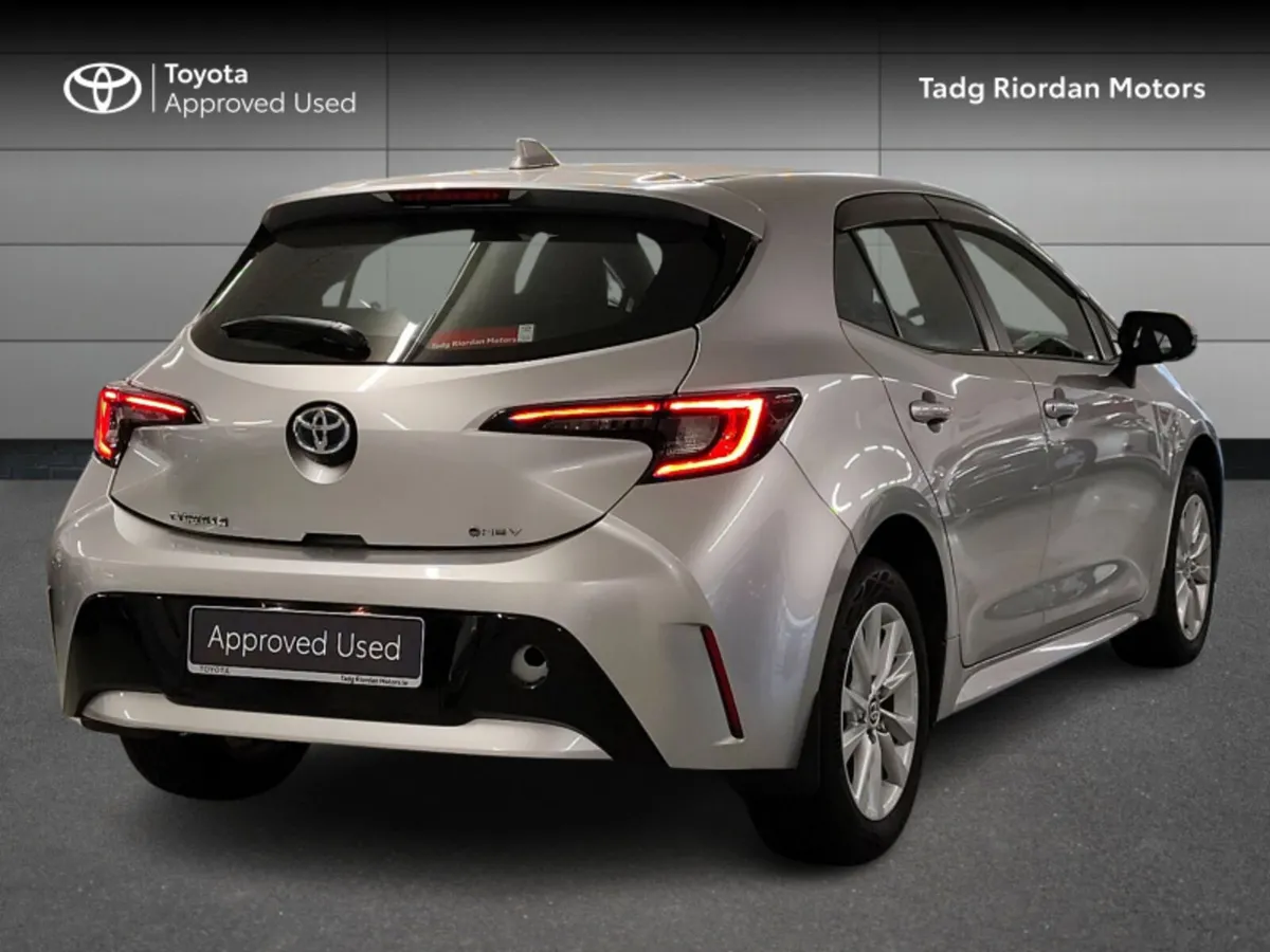Toyota Corolla HYBRID LUNA - Image 2