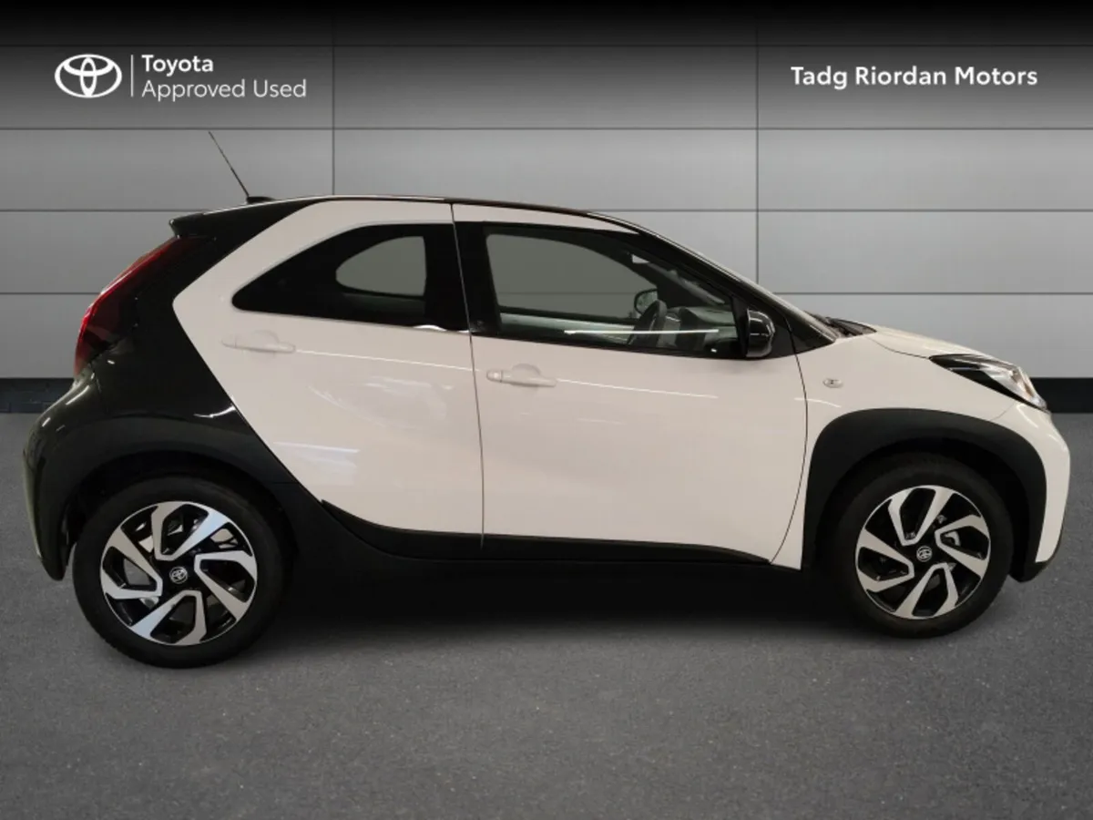 Toyota Aygo X DESIGN (WHITE) - Image 3