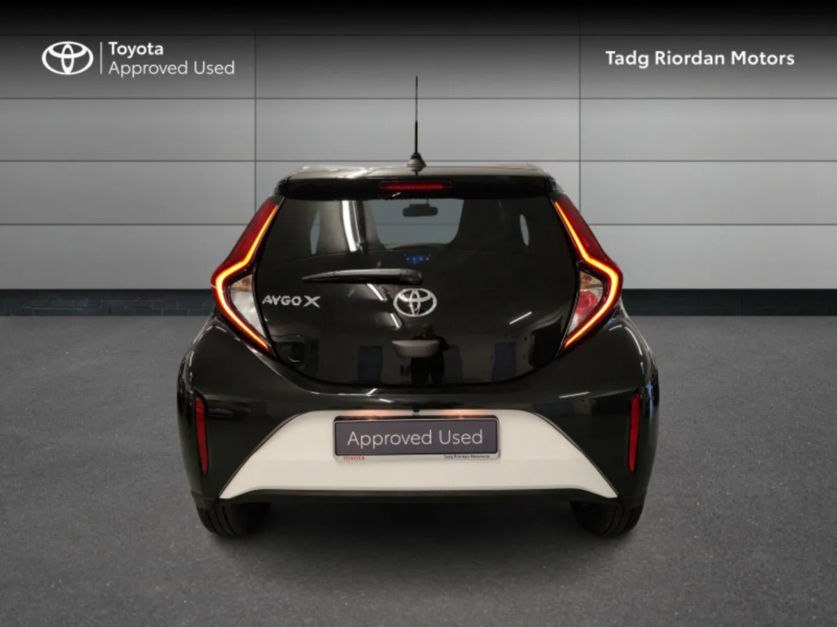 Toyota Aygo X DESIGN (WHITE) - Image 4