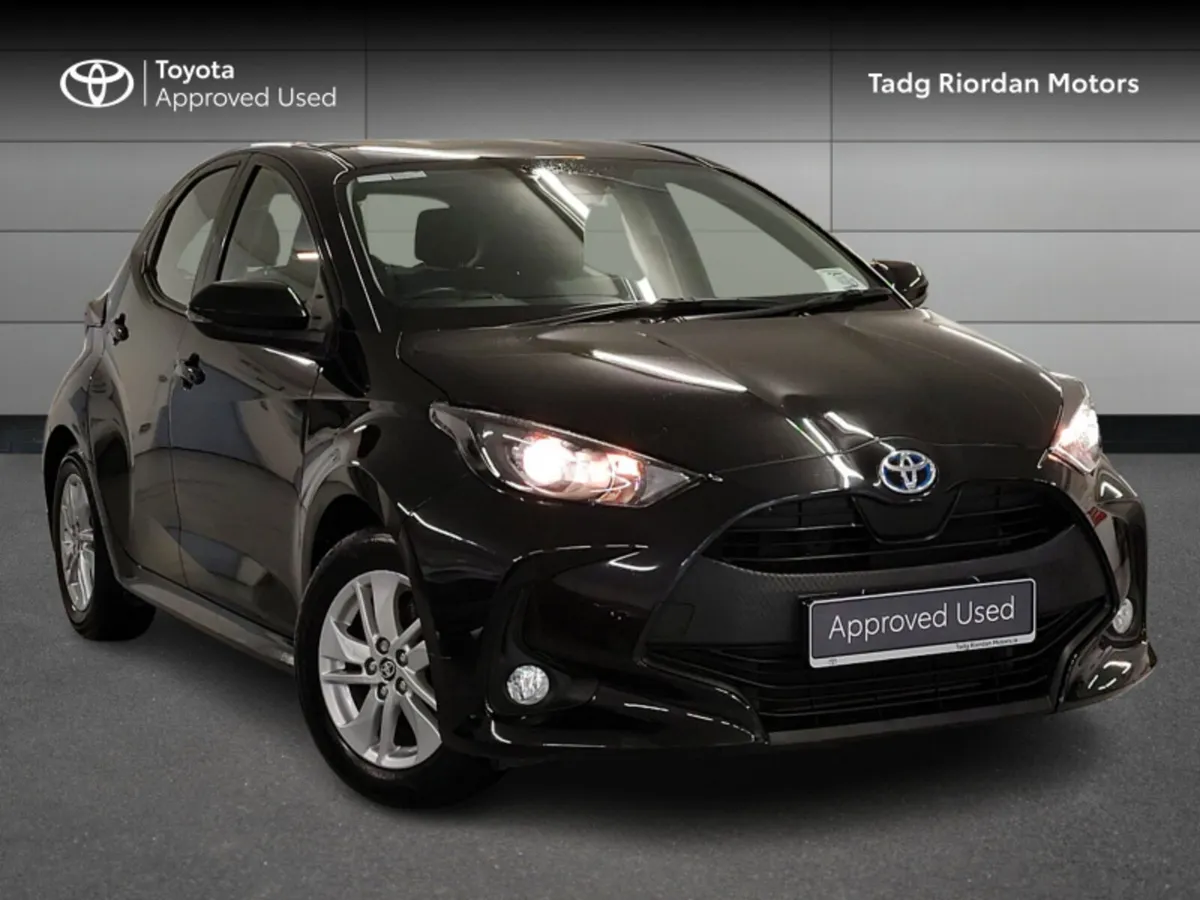 Toyota Yaris HYBRID LUNA - Image 1