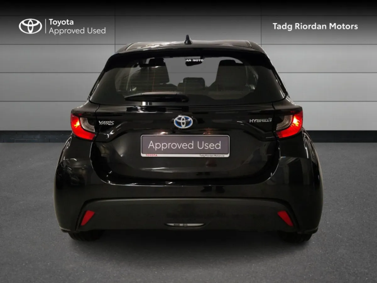 Toyota Yaris HYBRID LUNA - Image 4