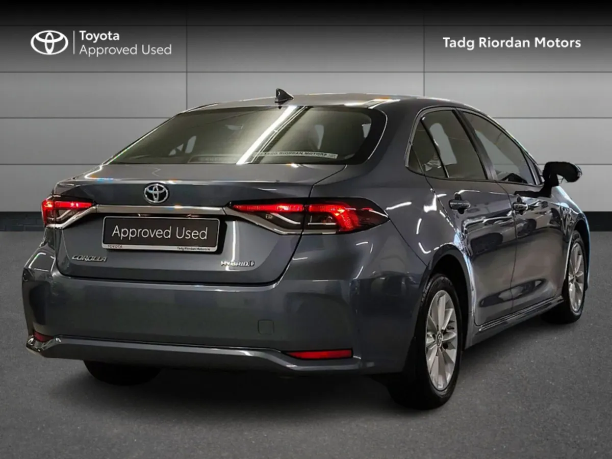 Toyota Corolla LUNA SALOO HYBRID 4DR AUTO - Image 2