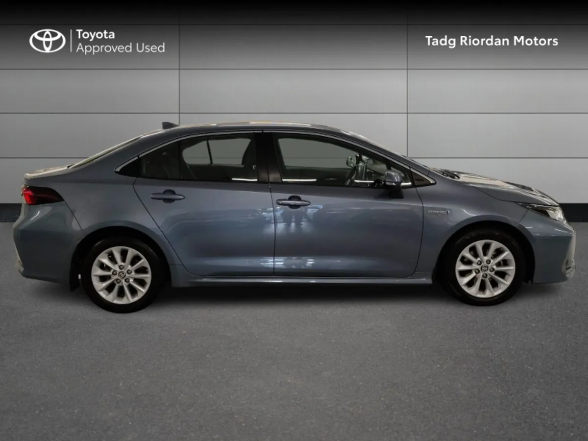 Toyota Corolla LUNA SALOO HYBRID 4DR AUTO - Image 3