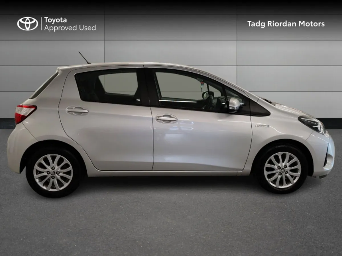 Toyota Yaris HYBRID 5DR AURA - Image 3