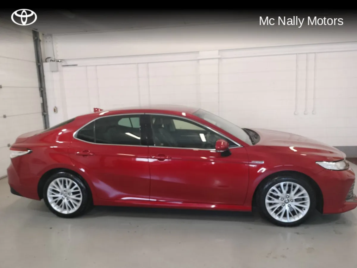 Toyota Camry HYBRID PLATINUM TOP SPEC LOW KMS - Image 4