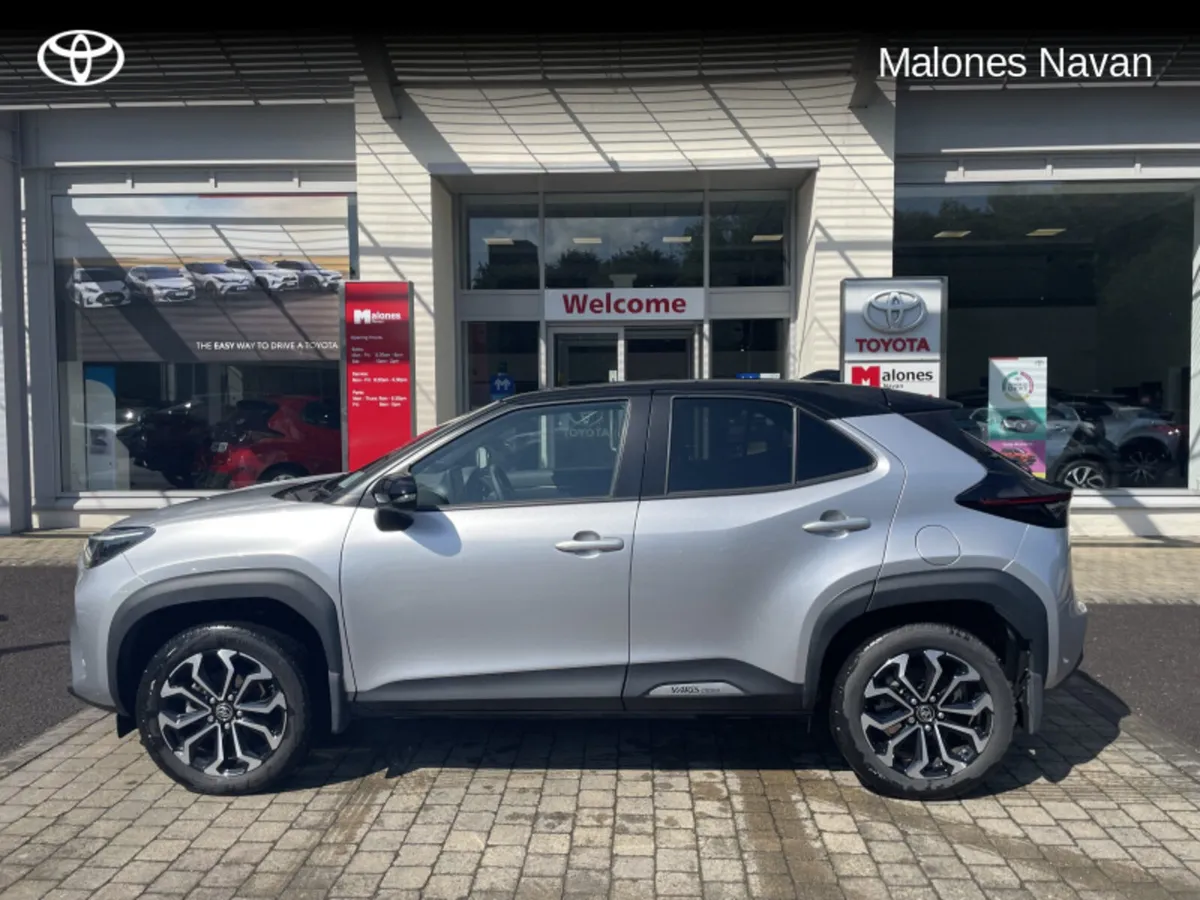 Toyota Yaris CR CROSS LUNA SPORT 4DR AUTO - Image 4