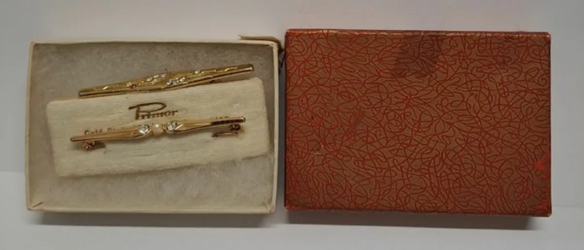 Vintage gold plated brooches - Image 4