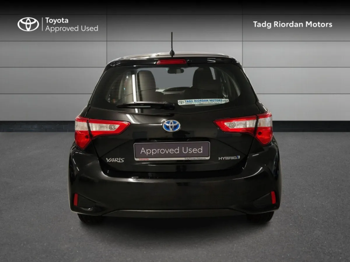 Toyota Yaris HYBRID 5DR LUNA - Image 4