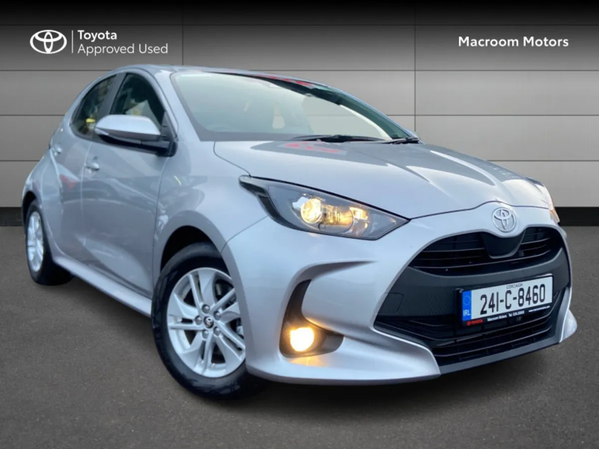 Toyota Yaris YARIS HYBRID 1.5 LUNA - Image 1