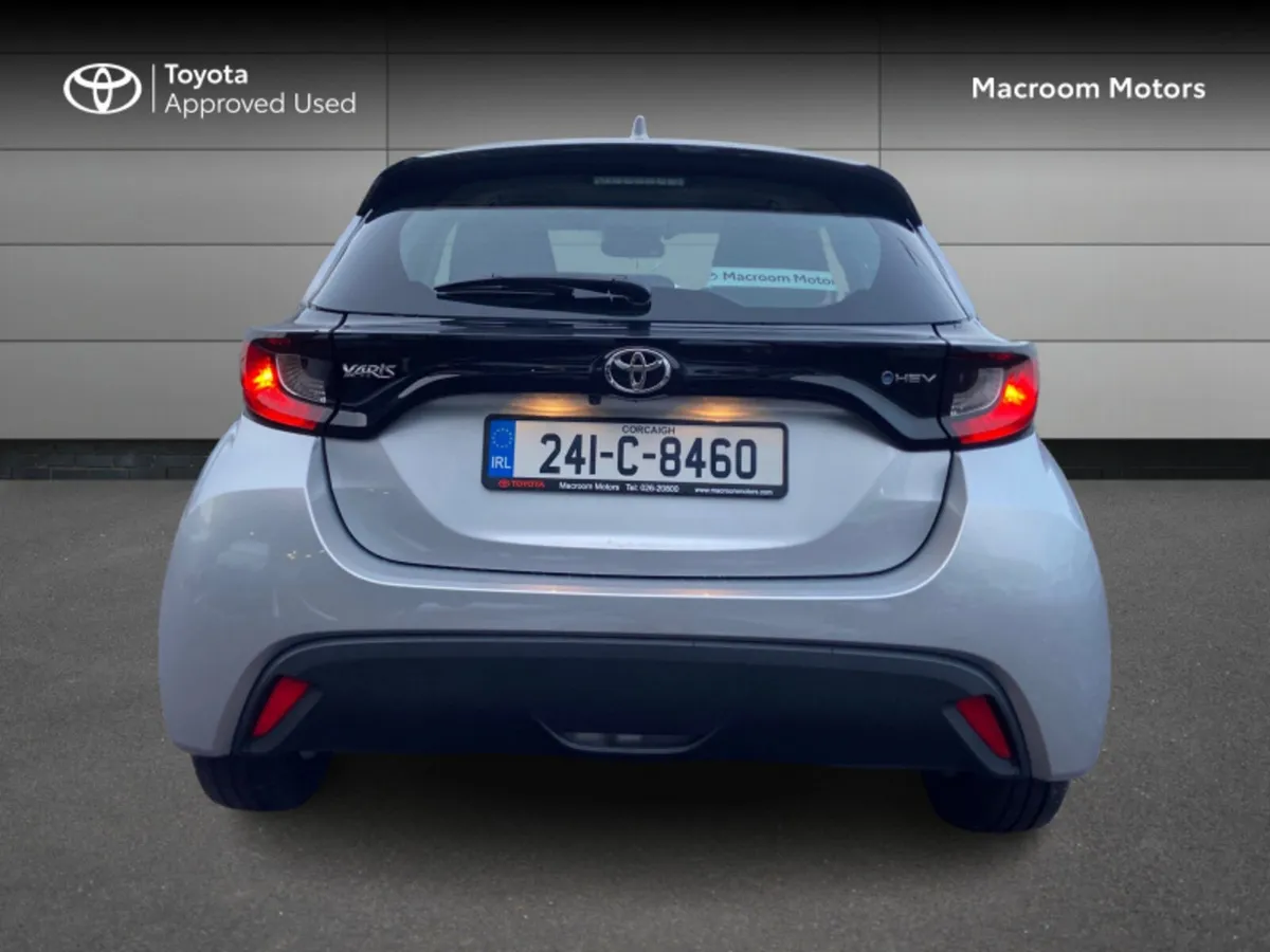 Toyota Yaris YARIS HYBRID 1.5 LUNA - Image 4