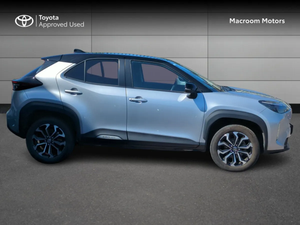 Toyota Yaris Cross YARIS CROSS LUNA SPORT - Image 3