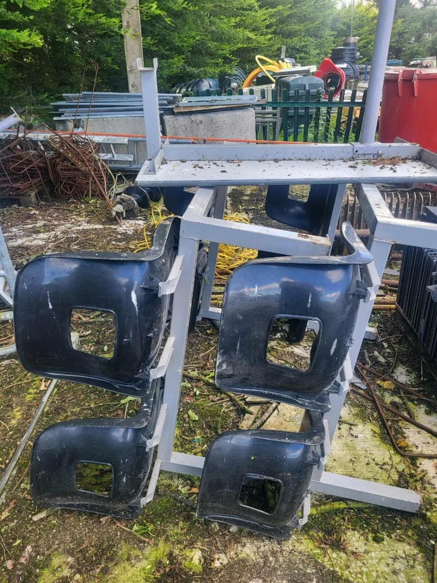 seating - Image 2