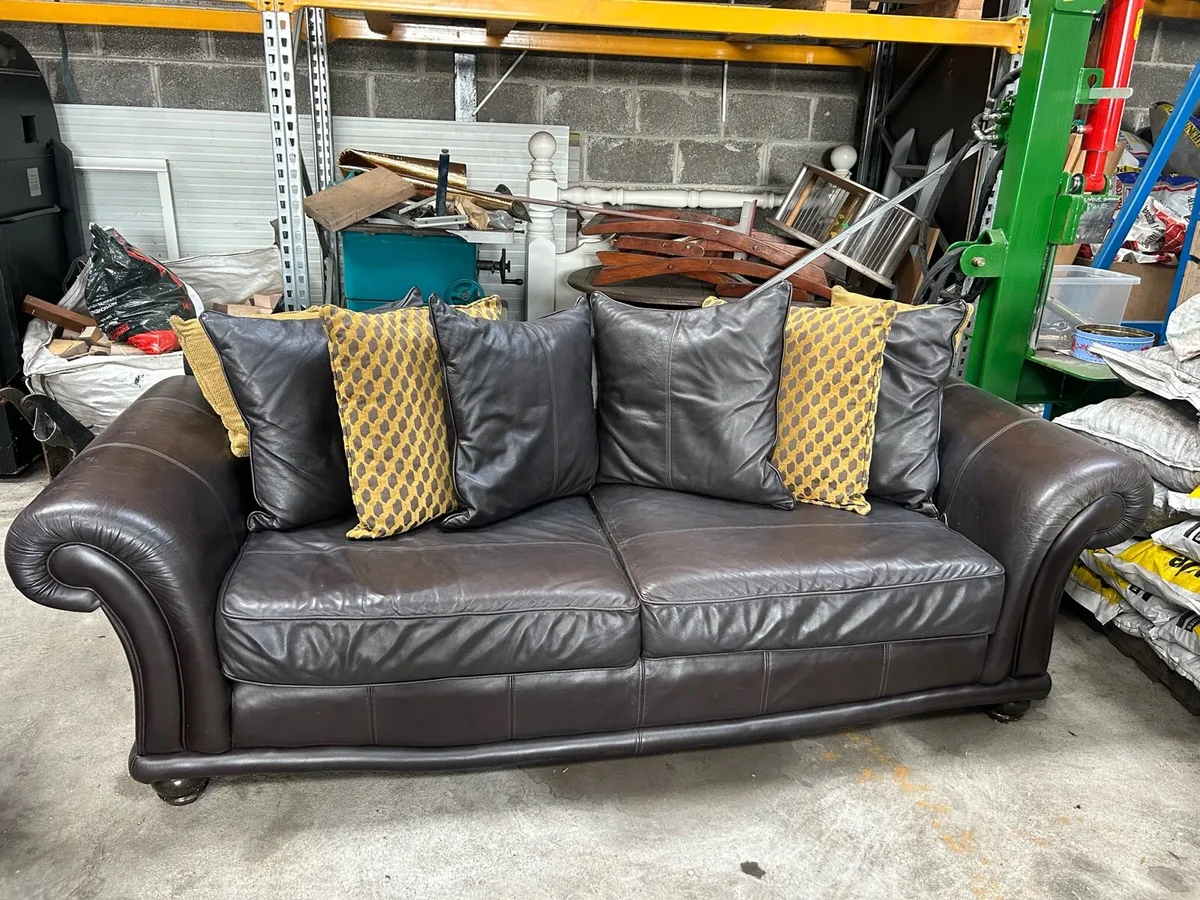 Leather couch - Image 1