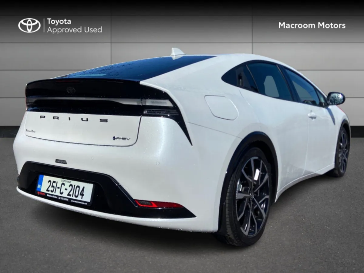 Toyota Prius 2.0 - Image 2