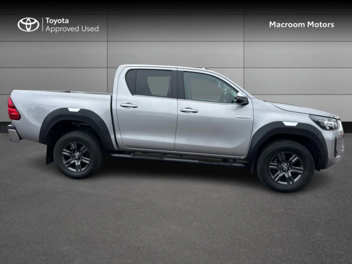 Toyota Hilux 2.4 SR5 DOUBLE CAB - Image 3
