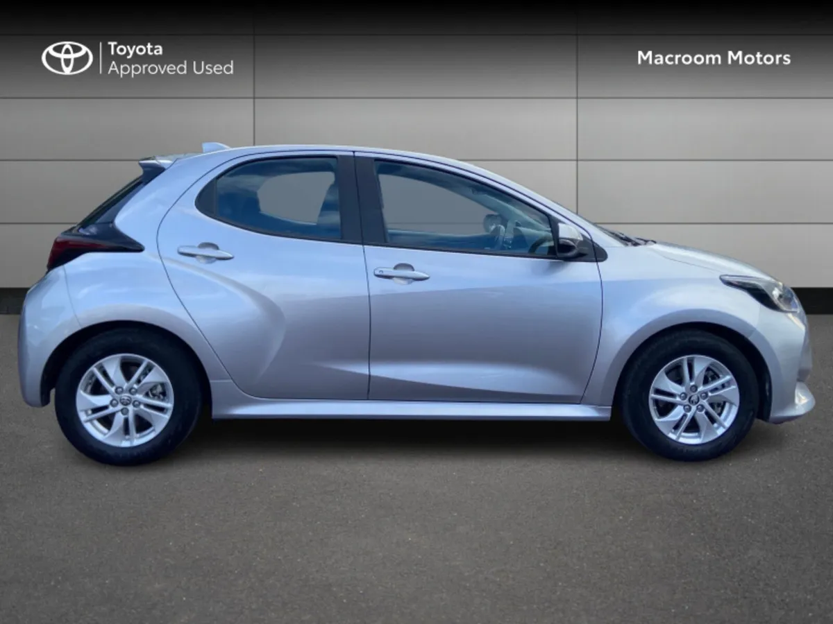 Toyota Yaris YARIS 1.5 HYBRID LUNA - Image 3