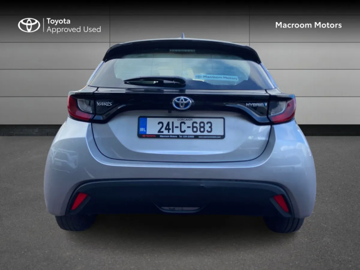 Toyota Yaris YARIS 1.5 HYBRID LUNA - Image 4