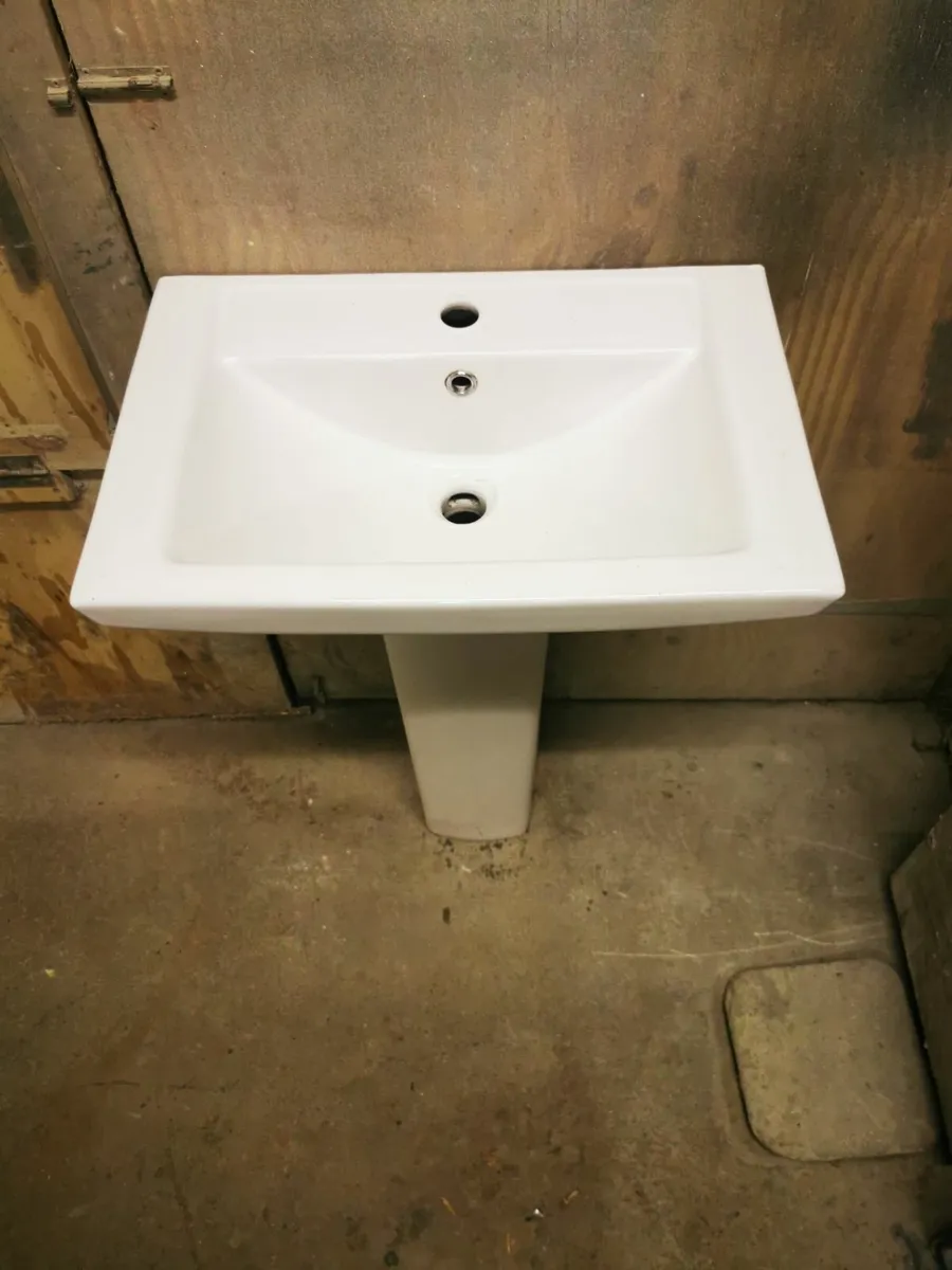 Bathroom sink - Image 2