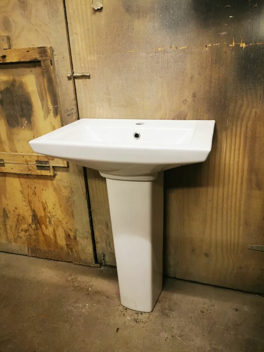 Bathroom sink - Image 3
