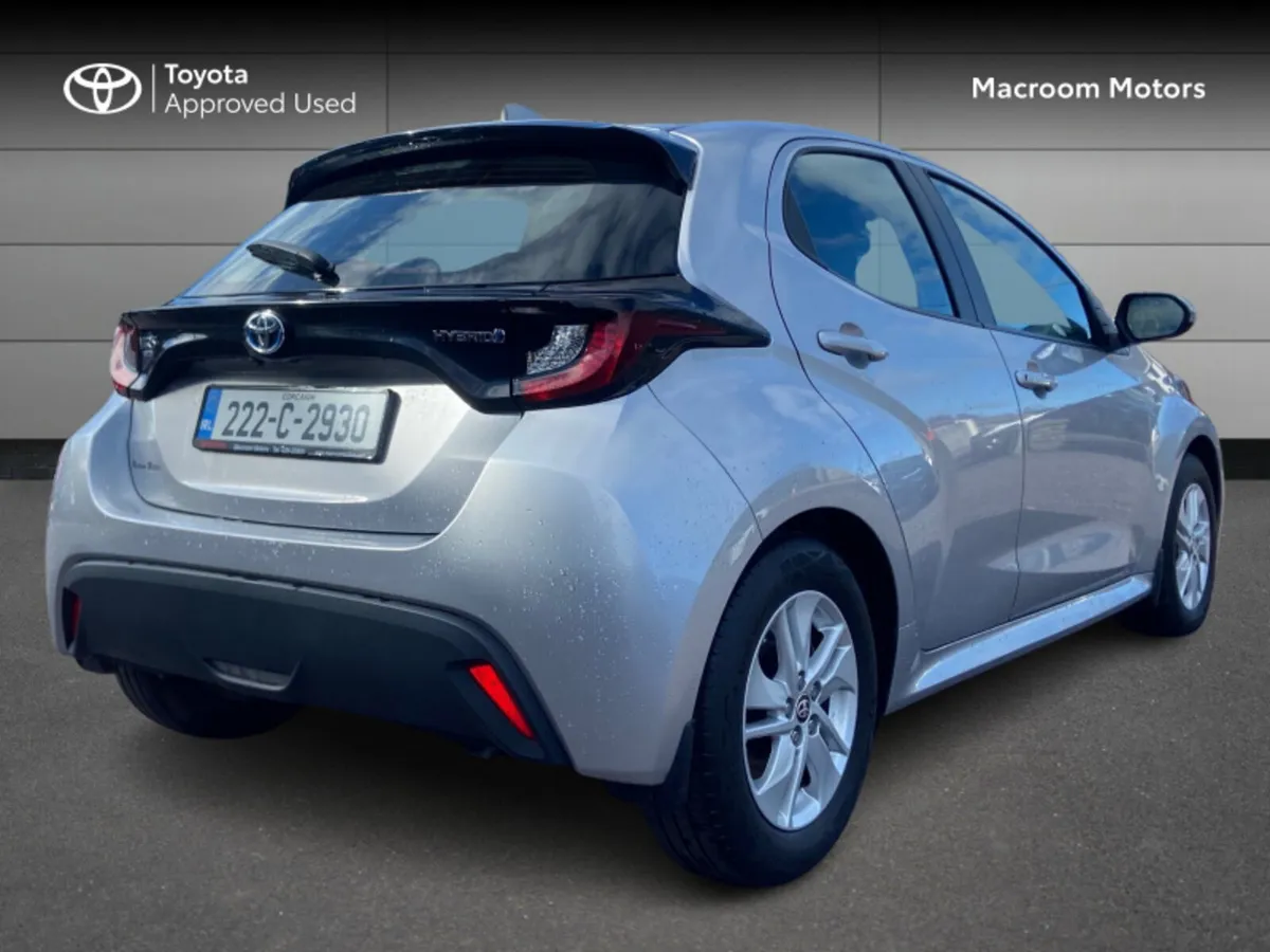 Toyota Yaris 1.5 HYBRID LUNA 4DR AUTO - Image 2