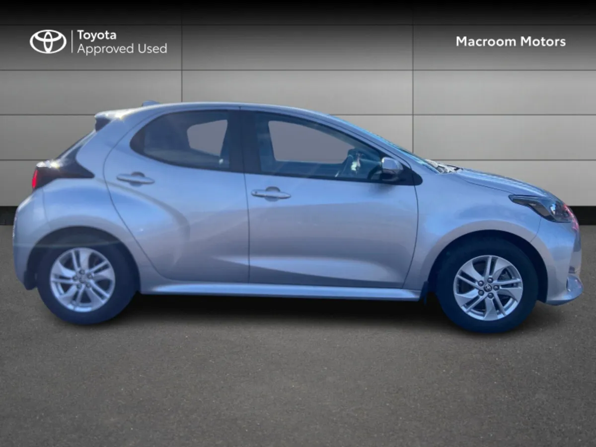 Toyota Yaris 1.5 HYBRID LUNA 4DR AUTO - Image 3