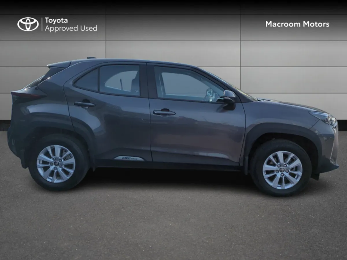 Toyota Yaris CR CROSS LUNA 4DR AUTO - Image 3