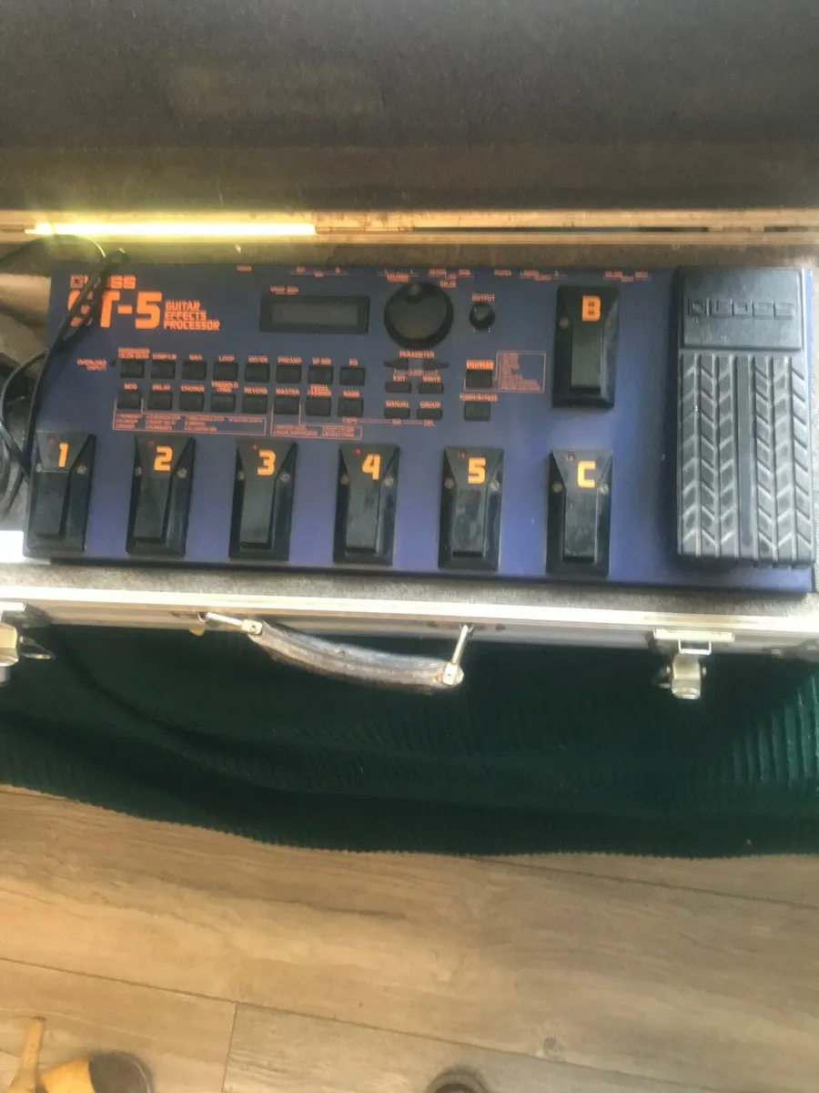 Boss GT5 Guitar Pedal
