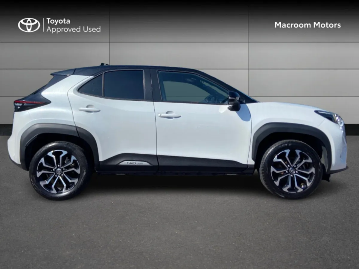 Toyota Yaris Cross YARIS CROSS LUNA SPORT - Image 3