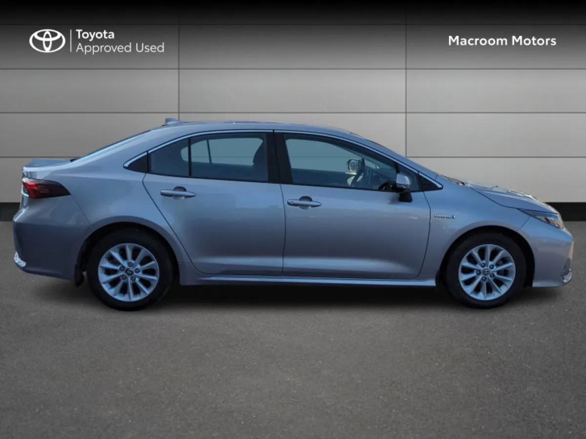 Toyota Corolla HYB LUNA SALOON 4DR AUTO - Image 3