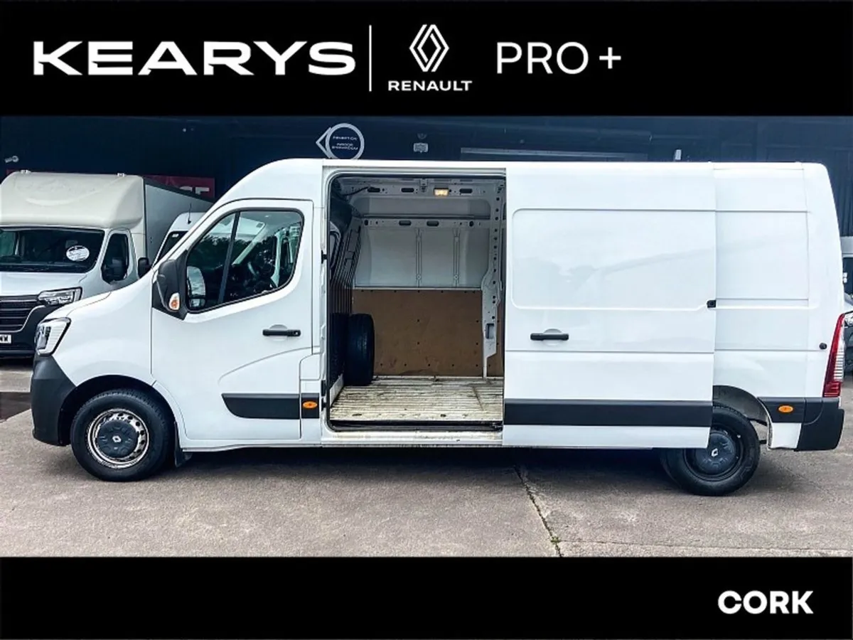 Renault Master FWD Lm35 dCi 135 Business My19 - Image 3