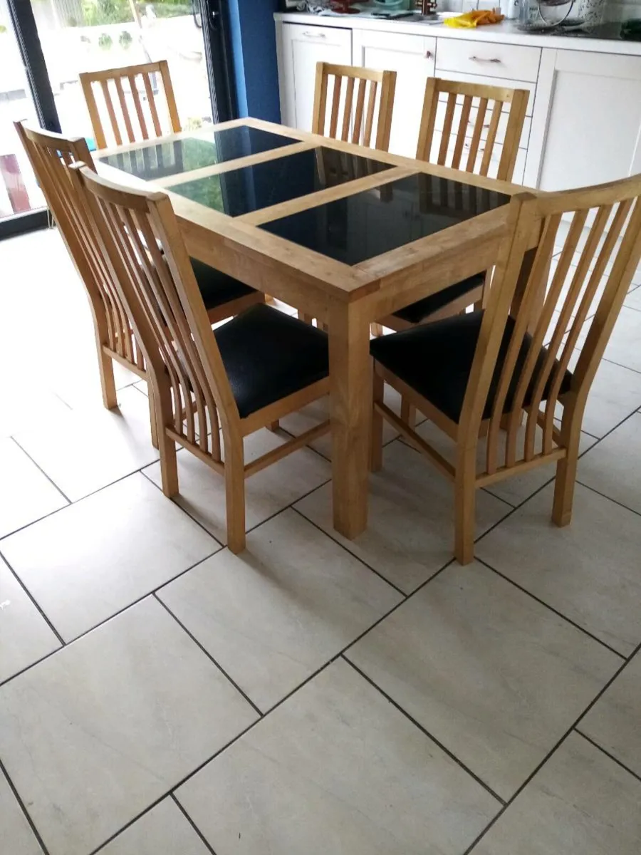 Dining table and 6 chairs - Image 1