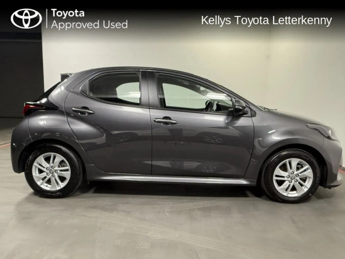Toyota Yaris YARIS 1.5 HYBRID LUNA #99 - Image 3