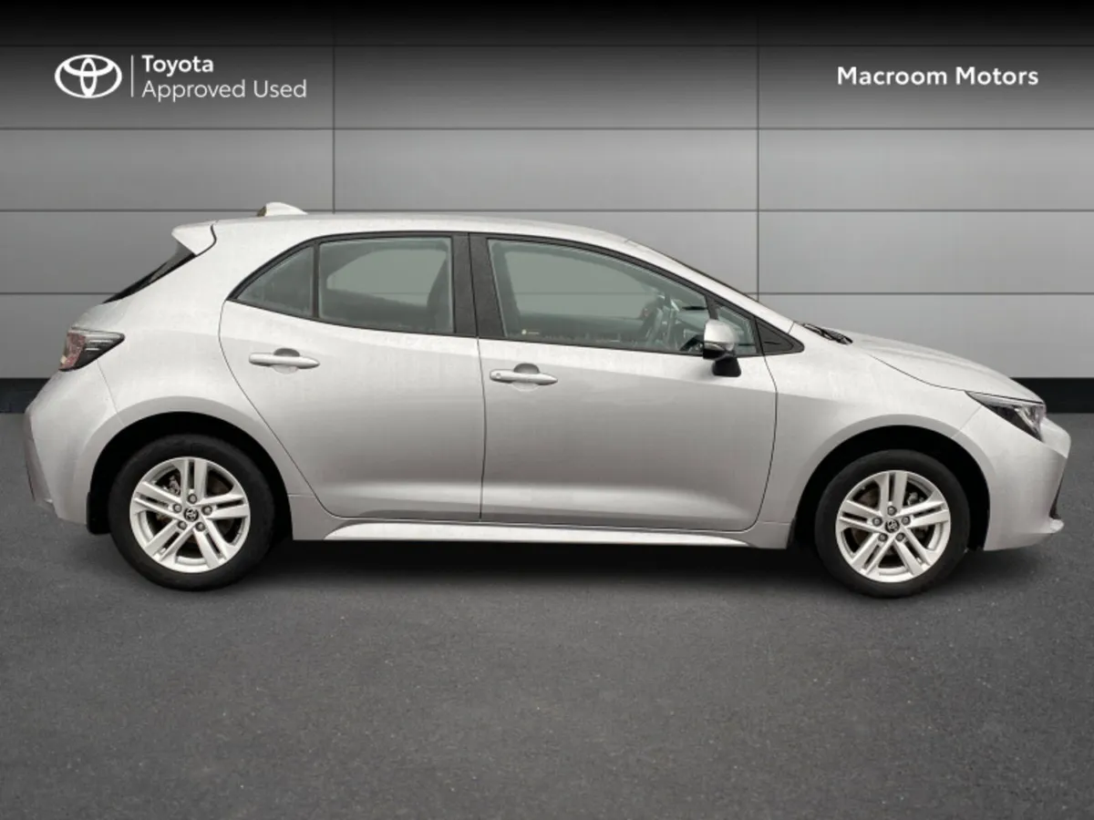 Toyota Corolla LUNA H/B 4DR AUTO HYBRID - Image 3