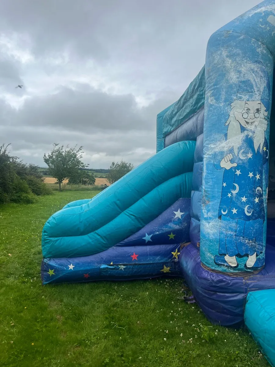 Bouncy castle - Image 2
