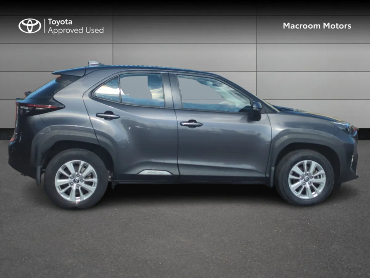 Toyota Yaris CR CROSS LUNA 4DR AUTO - Image 3