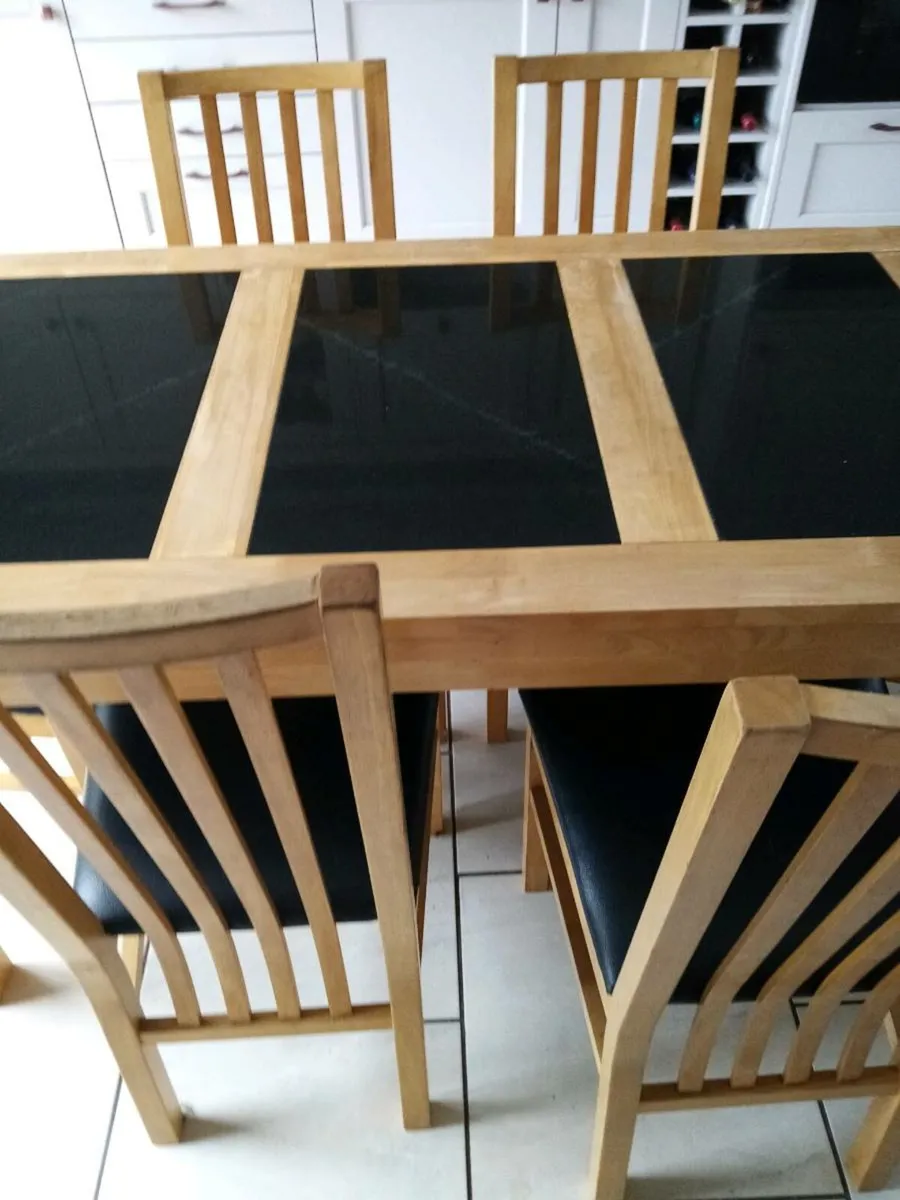 Dining table and 6 chairs - Image 3
