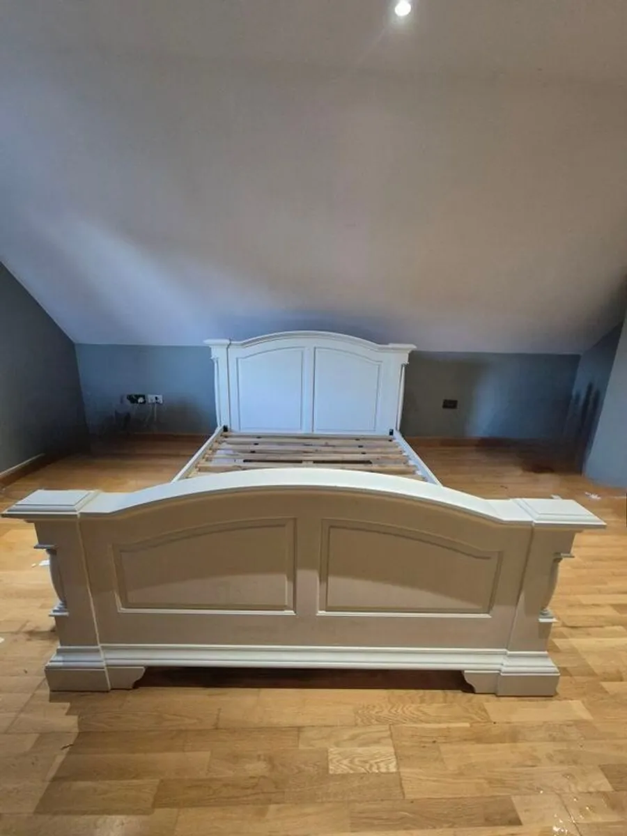 Kingsize bed & matching Bedroom furniture set - Image 1