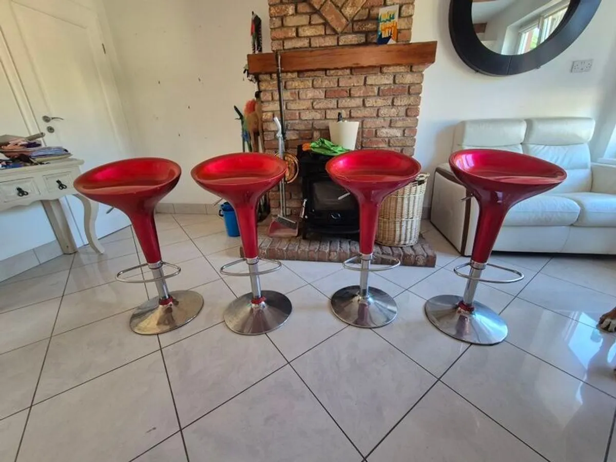 4 Bar stools / Breakfast bar