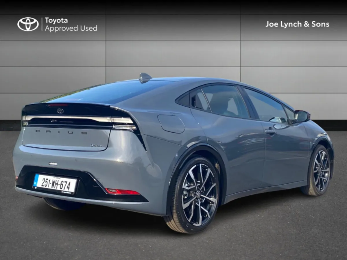 Toyota Prius PRIUS PLUG-IN HYBRID - Image 2