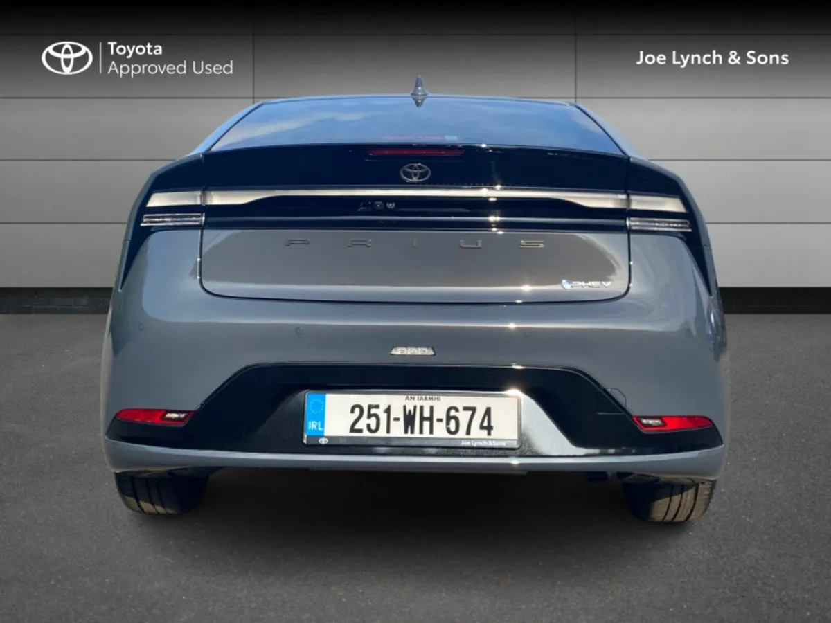 Toyota Prius PRIUS PLUG-IN HYBRID - Image 4