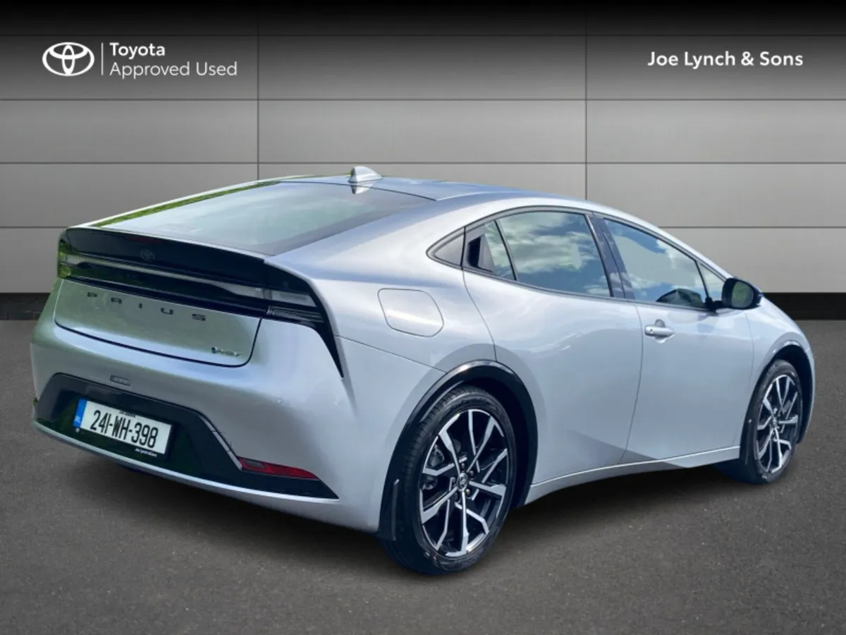Toyota Prius PRIUS PLUG-IN HYBRID - Image 2
