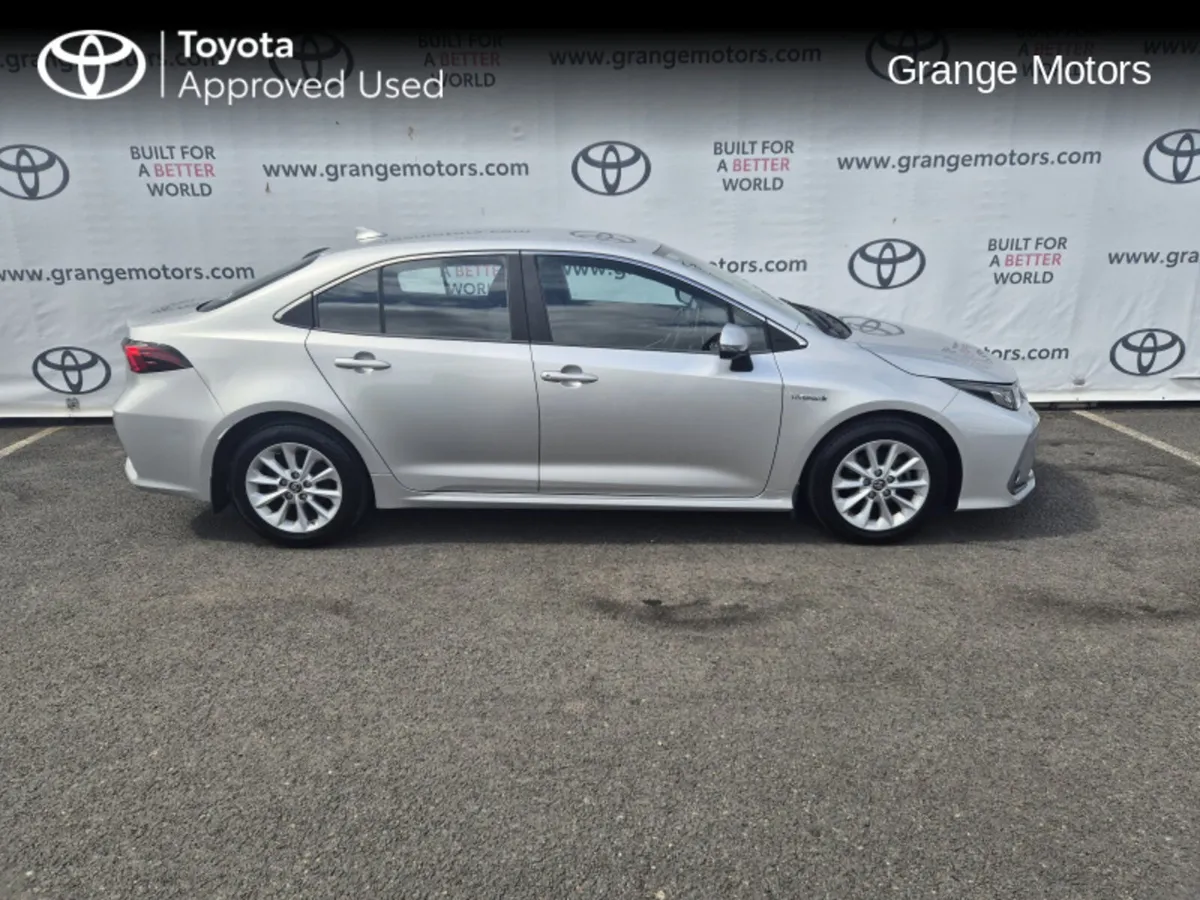 Toyota Corolla 1.8 HYBRID LUNA SALOON - Image 3