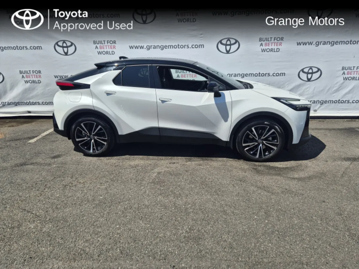 Toyota C-HR 2.0LTR PHEV SOL 5DR**DEMO MODEL** - Image 4