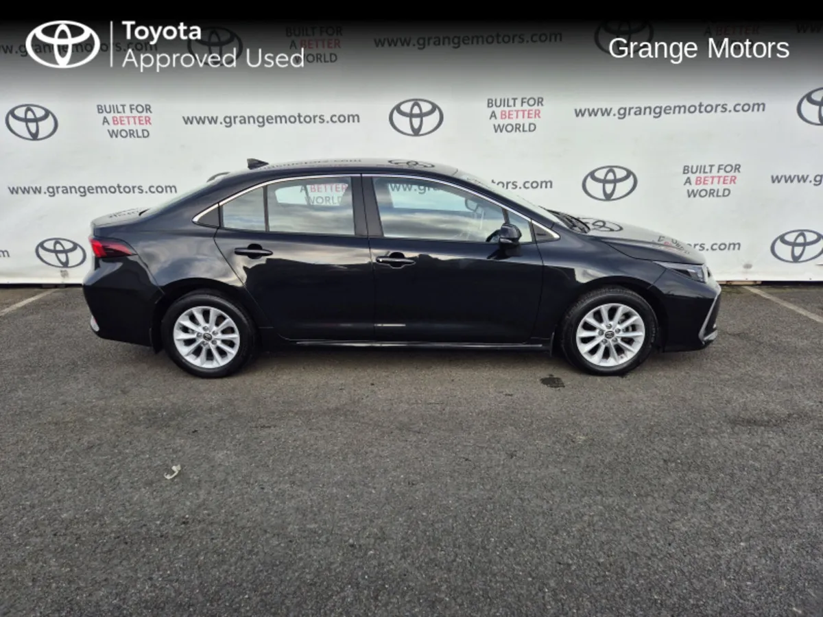 Toyota Corolla HYBRID LUNA SALOON**FULL SERVICE HI - Image 4