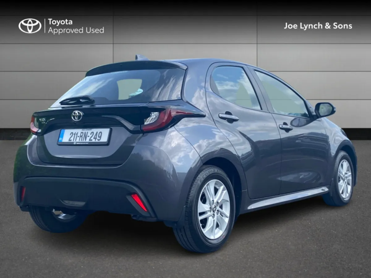 Toyota Yaris YARIS 1.0 LUNA - Image 2