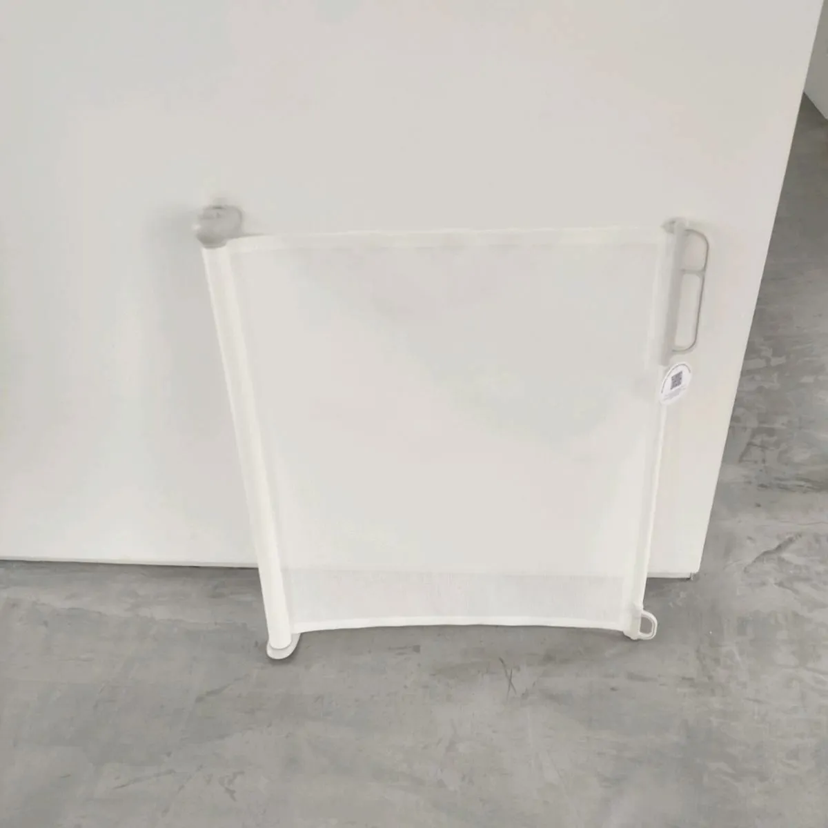 Retractable mesh stair gate - Image 1