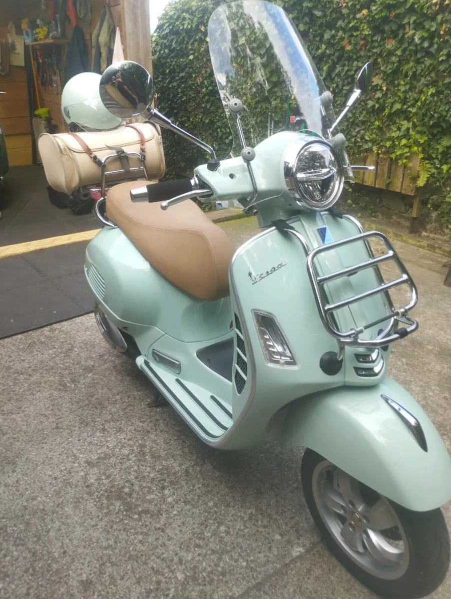 Vespa 300 GTS - Image 1
