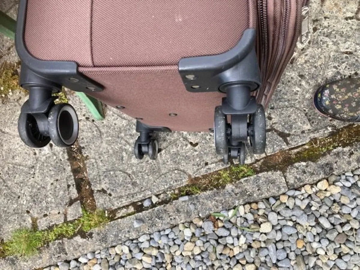 large suitcase - Image 4