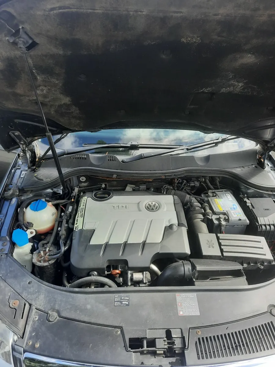 Volkswagen Passat 2008 - Image 2