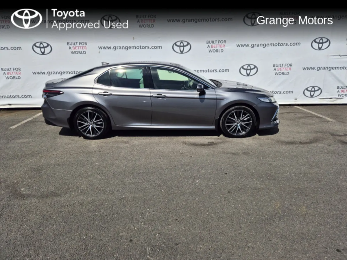 Toyota Camry 2.5 PLATINUM EDITION SAL - Image 3